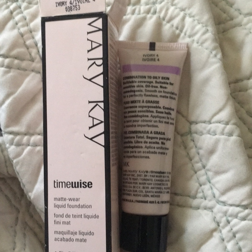 🐶Matte wear foundation ivory 4